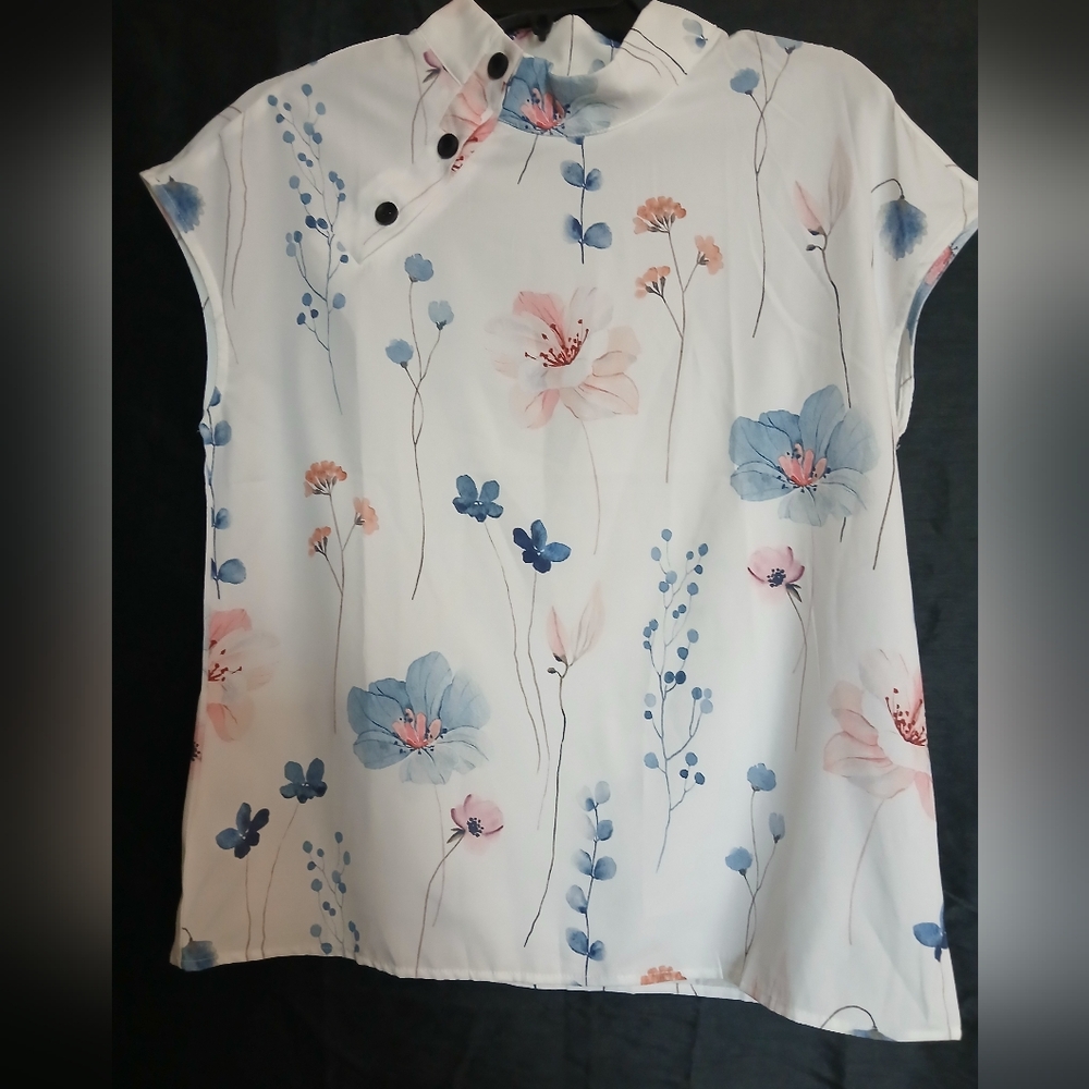 Emery Rose Size S Women's Floral Print Blouse.